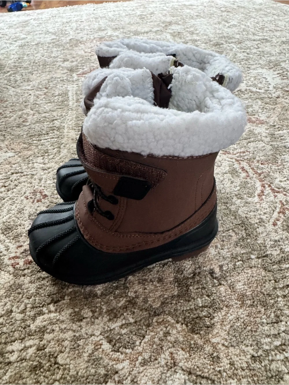 Cat & Jack Brown and Black Kids Snow Boots with White Faux Fur